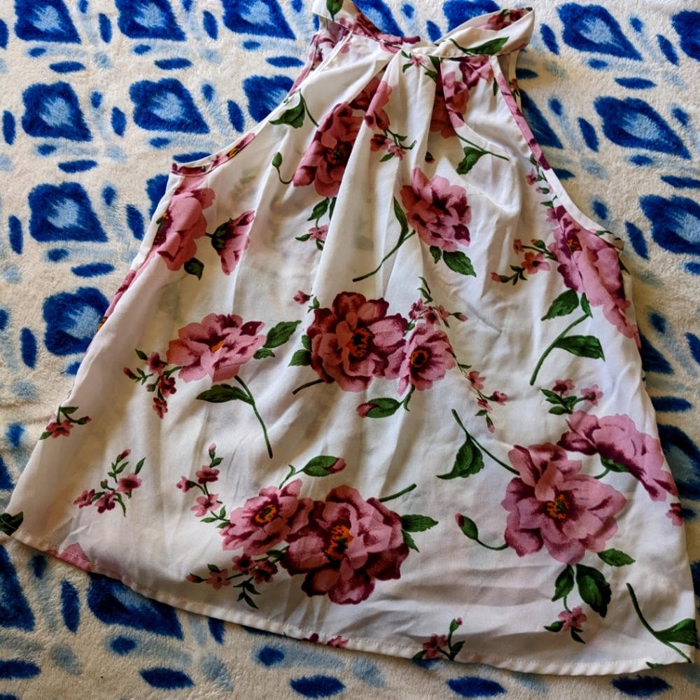 Super cute and light size medium shein halter top.